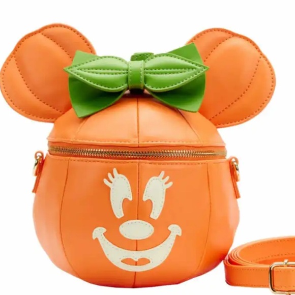 NWT Pumpkin Minnie Mouse O Lantern Loungefly Crossbody Bag! **Glow in the dark** - Picture 1 of 6